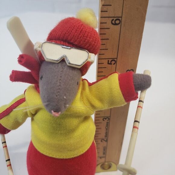 Adorable Vintage 70s Russ Berrie Plush Ski Mouse Rat Stuffed Animal Figurine - Picture 4 of 5
